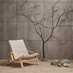 Fauteuil de salon scandinave en chêne massif et toile de lin avec dossier pliable et ferrures en laiton pour salon