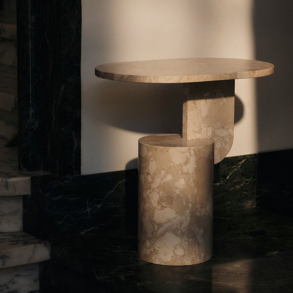 Table d'appoint contemporaine en frêne massif avec plateau ovale flottant et base cylindrique géométrique pour salon