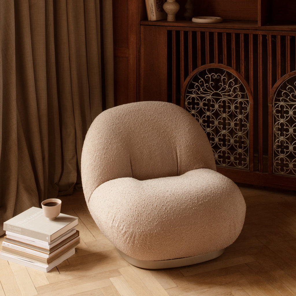 Fauteuil lounge moderne français entièrement tapissé avec forme de nuage flottant de faible hauteur pour salon