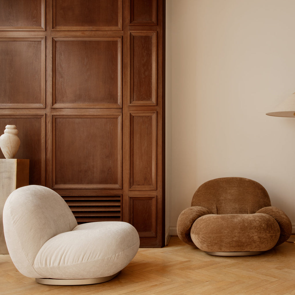 Fauteuil lounge moderne français entièrement tapissé avec forme de nuage flottant de faible hauteur pour salon