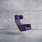 Fauteuil lounge ailé moderne rembourré avec silhouette dynamique arrondie pour salon
