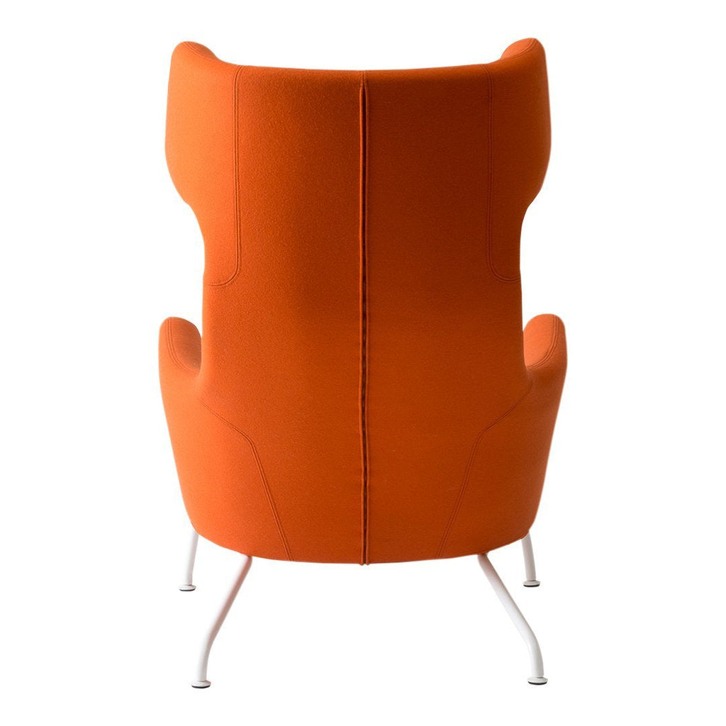 Fauteuil lounge ailé moderne rembourré avec silhouette dynamique arrondie pour salon