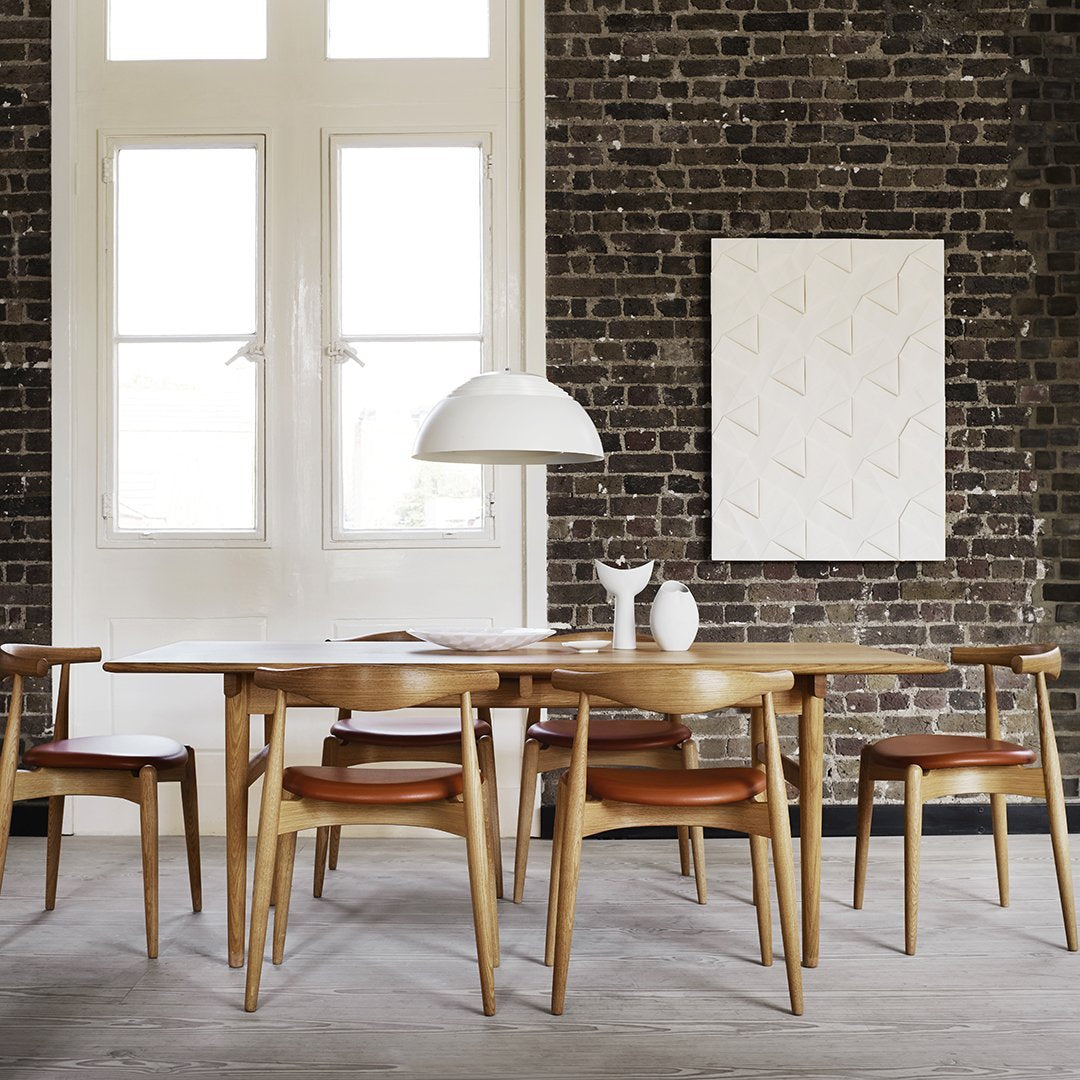 Chaise d'appoint empilable en bois massif scandinave au design minimaliste intemporel pour salle à manger