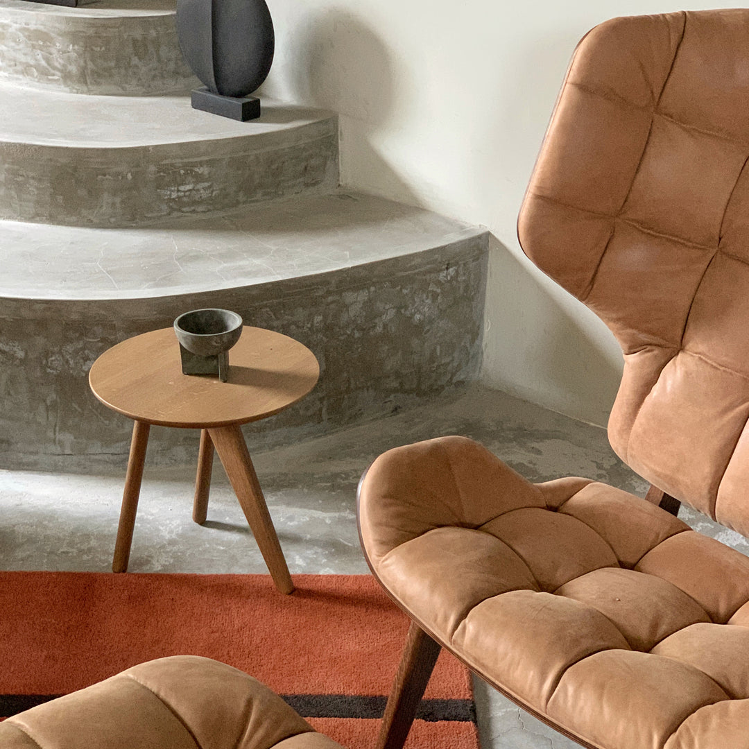 Fauteuil scandinave à haut dossier en chêne massif et placage stratifié pour salon