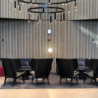 Fauteuil scandinave à haut dossier en chêne massif et placage stratifié pour salon