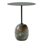 Table d'appoint contemporaine en marbre et acier avec piètement sculptural en forme de sucette inversée pour salon ou chambre à coucher