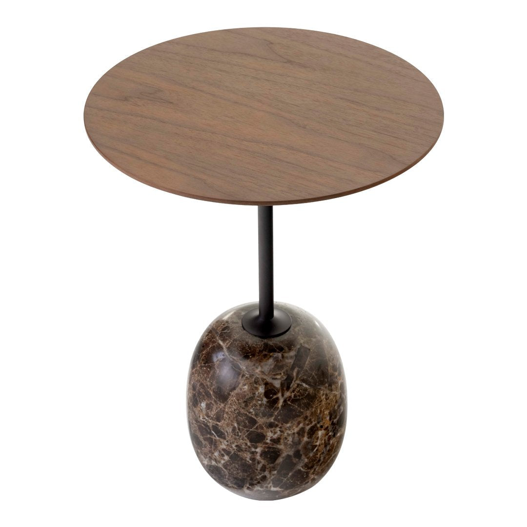 Table d'appoint contemporaine en marbre et acier avec piètement sculptural en forme de sucette inversée pour salon ou chambre à coucher