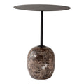 Table d'appoint contemporaine en marbre et acier avec piètement sculptural en forme de sucette inversée pour salon ou chambre à coucher