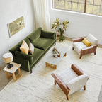 Fauteuil club contemporain en noyer et bois courbé avec revêtement en tissu ou en cuir pour salon
