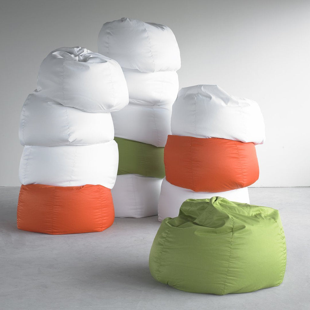 Fauteuil poire classique en tissu, épousant les formes du corps pour un confort optimal, idéal pour le salon ou la chambre.