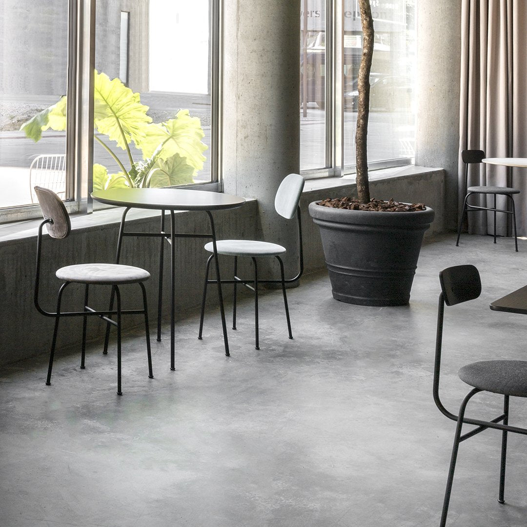 Chaise de salle à manger Bauhaus minimaliste entièrement tapissée avec structure en acier aux lignes épurées