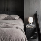 Table d'appoint minimaliste en marbre naturel avec piédestal cubique pour chambre ou salon