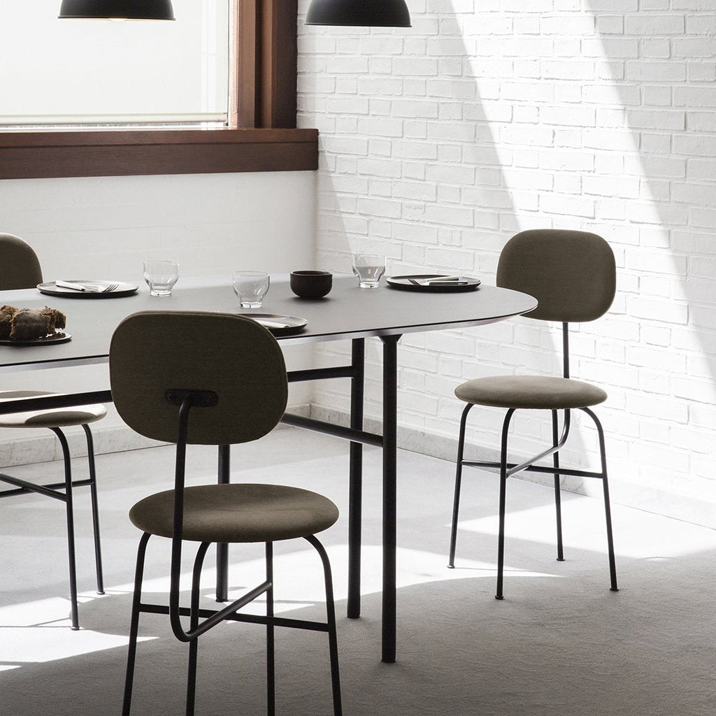 Chaise de salle à manger Bauhaus minimaliste entièrement tapissée avec structure en acier aux lignes épurées