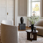 Table d'appoint minimaliste en marbre naturel avec piédestal cubique pour chambre ou salon