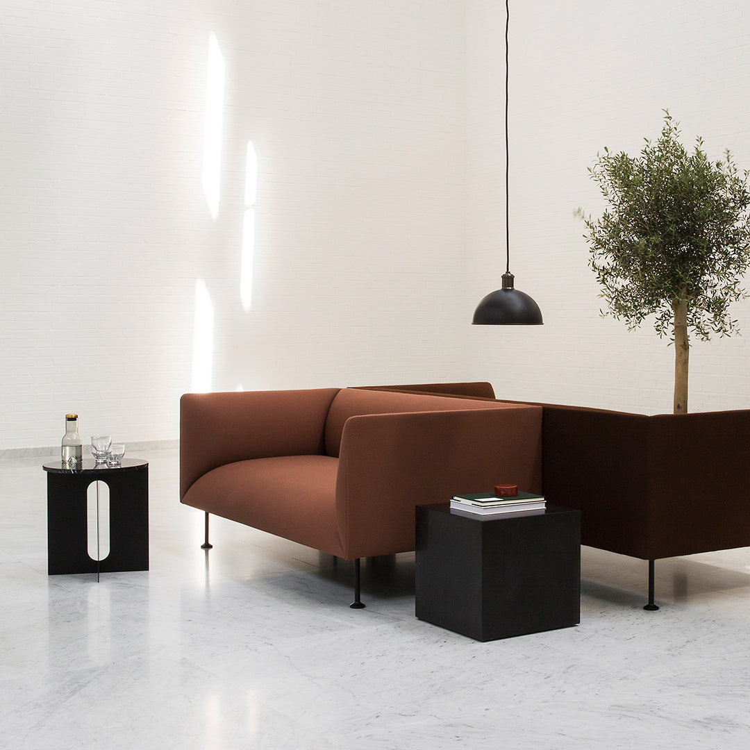 Table d'appoint minimaliste en marbre naturel avec piédestal cubique pour chambre ou salon