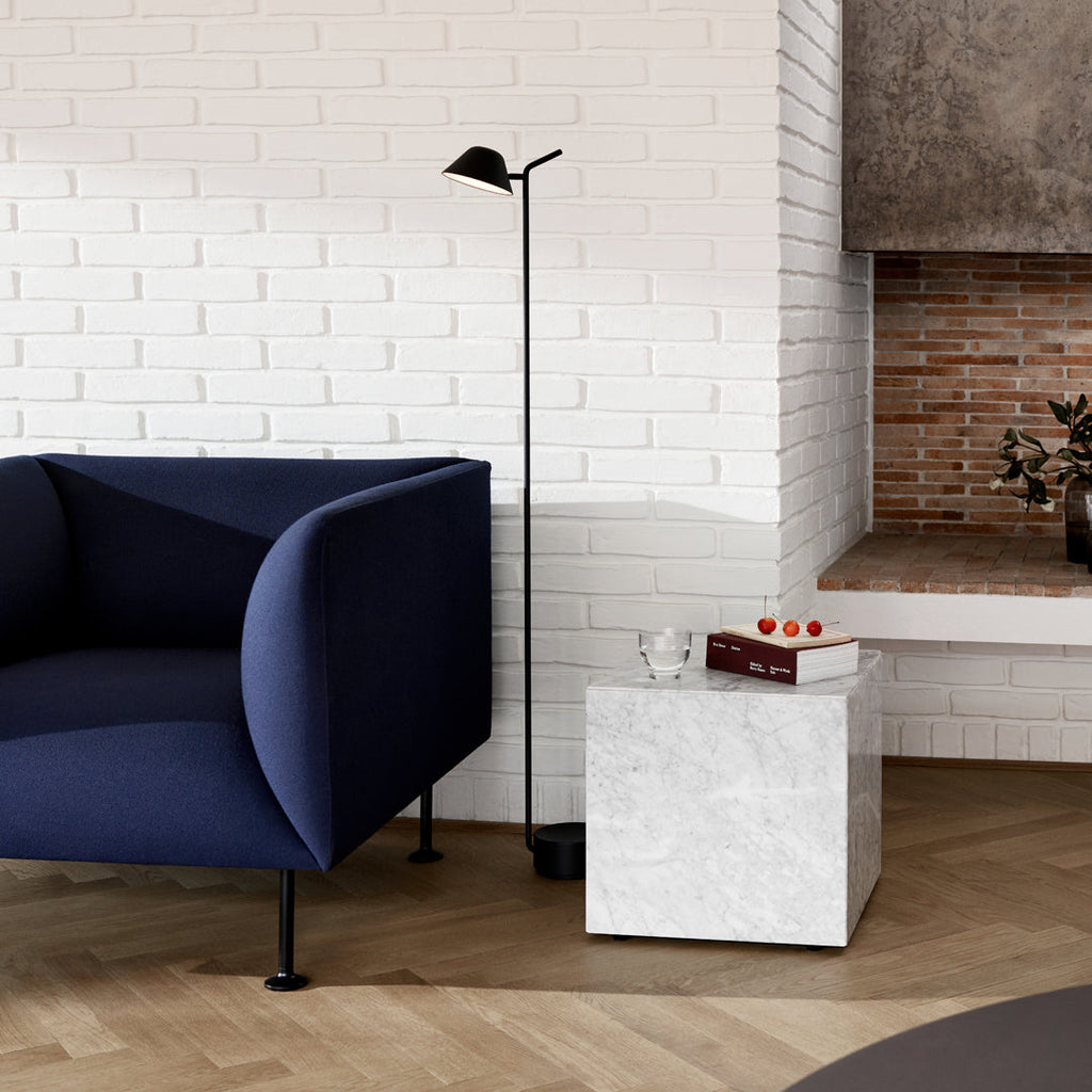 Table d'appoint minimaliste en marbre naturel avec piédestal cubique pour chambre ou salon