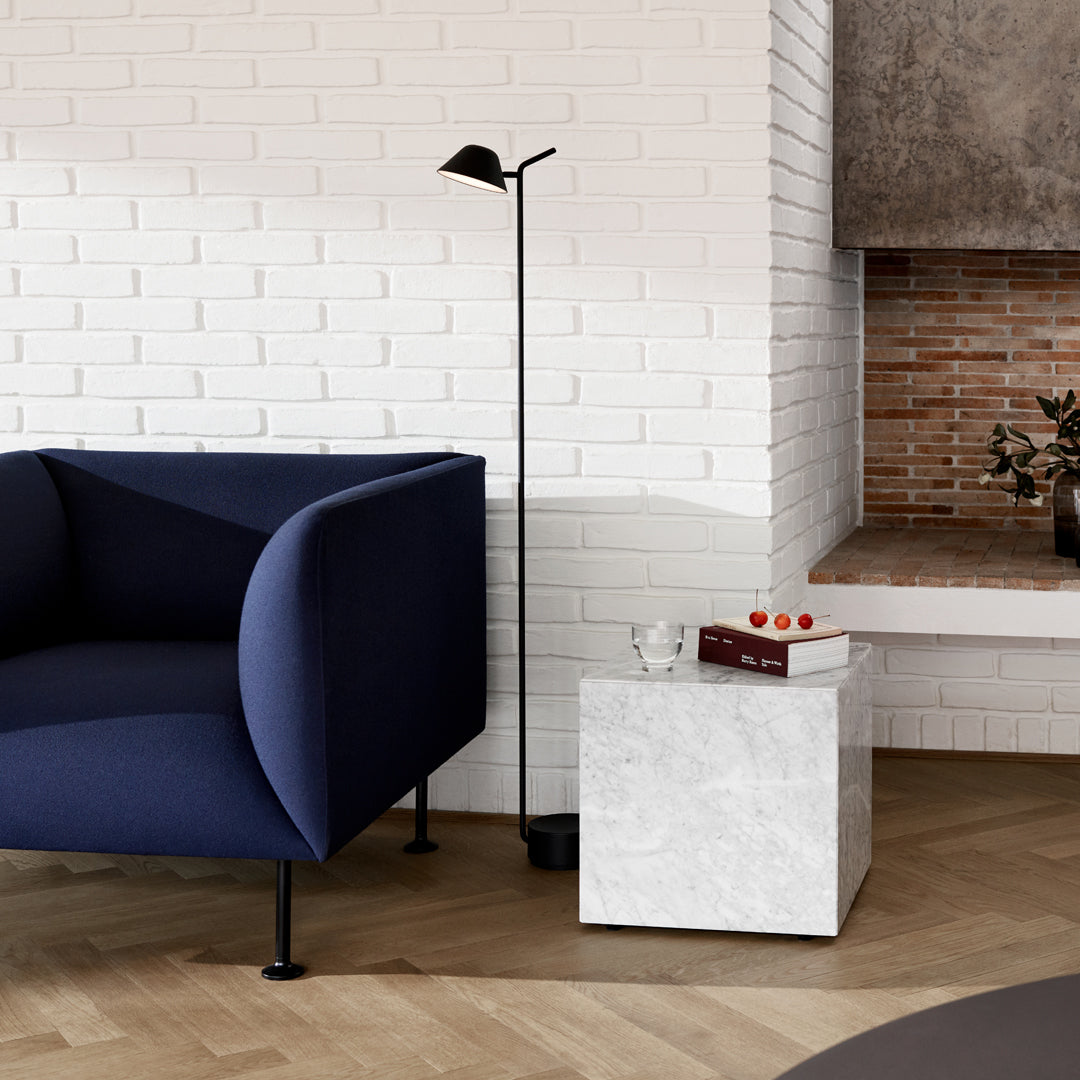 Table d'appoint minimaliste en marbre naturel avec piédestal cubique pour chambre ou salon