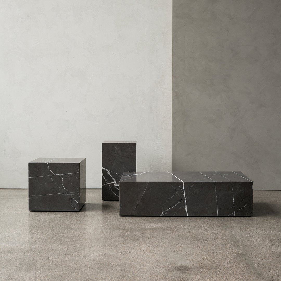 Table d'appoint minimaliste en marbre naturel avec piédestal cubique pour chambre ou salon