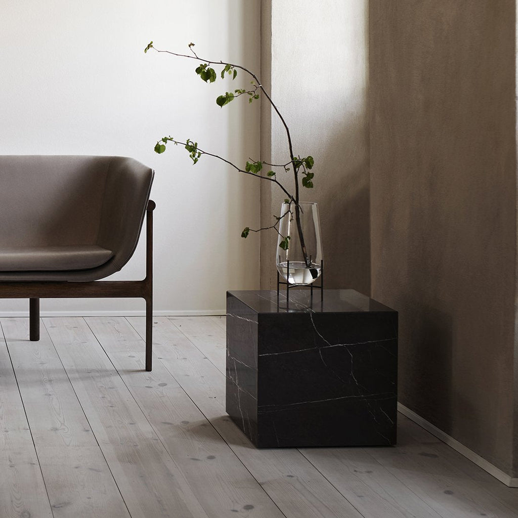 Table d'appoint minimaliste en marbre naturel avec piédestal cubique pour chambre ou salon