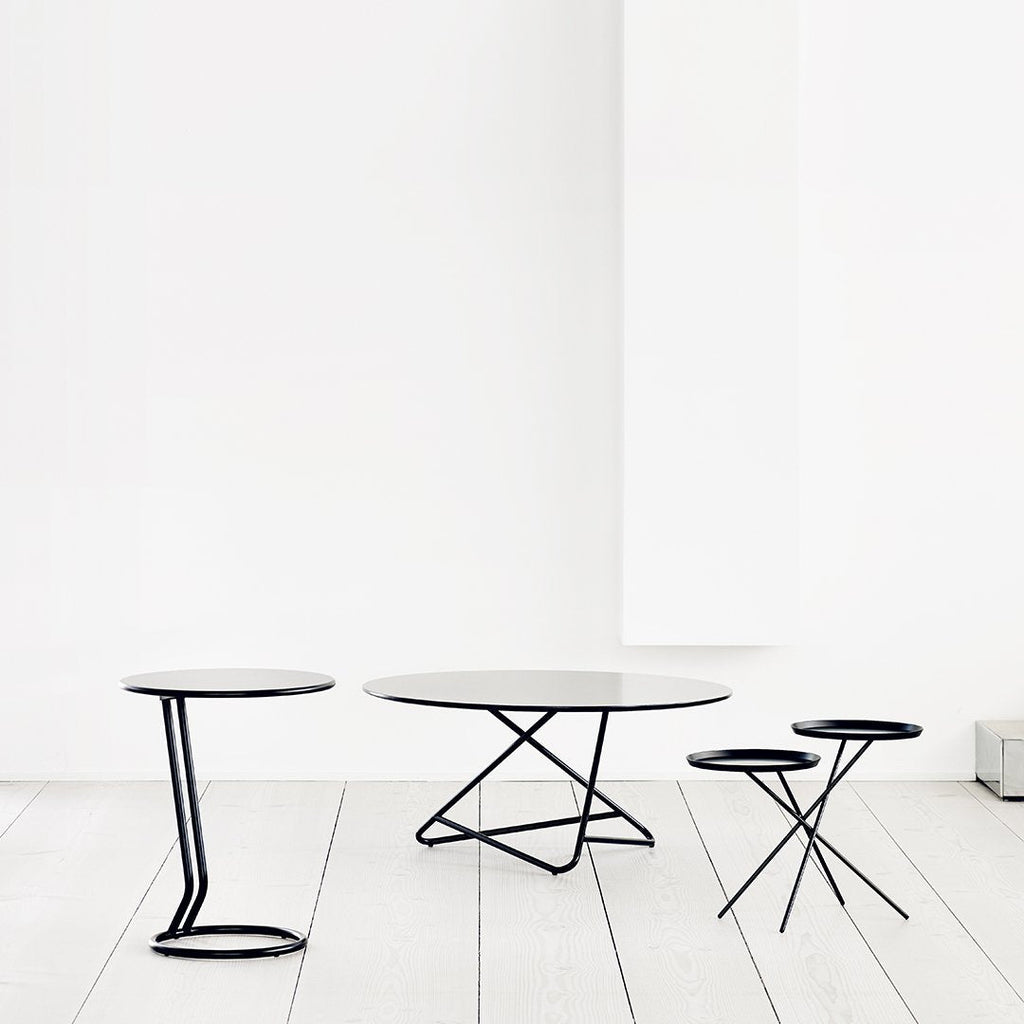 Table d'appoint scandinave en métal pour canapé avec cadre équilibré inspiré du nénuphar pour salon
