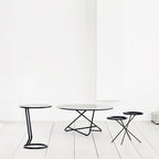 Table d'appoint scandinave en métal pour canapé avec cadre équilibré inspiré du nénuphar pour salon