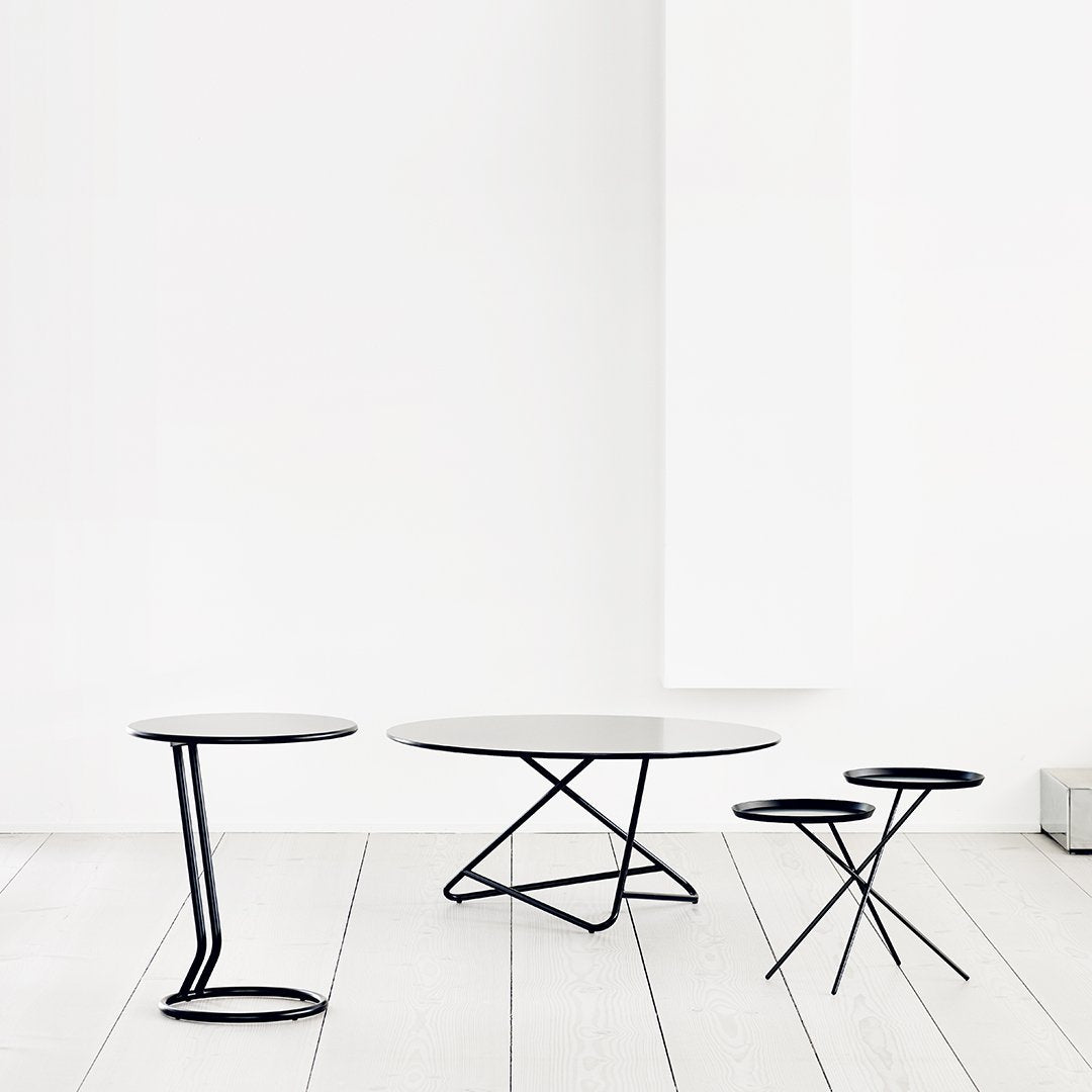 Table d'appoint scandinave en métal pour canapé avec cadre équilibré inspiré du nénuphar pour salon