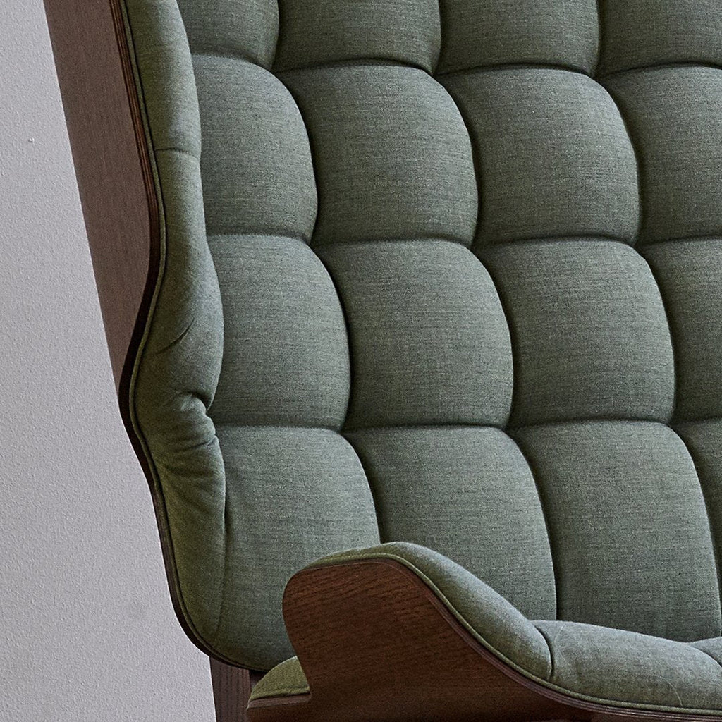 Fauteuil scandinave à haut dossier en chêne massif et placage stratifié pour salon