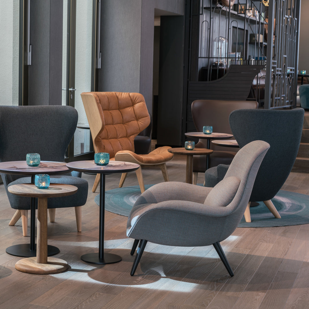 Fauteuil scandinave à haut dossier en chêne massif et placage stratifié pour salon