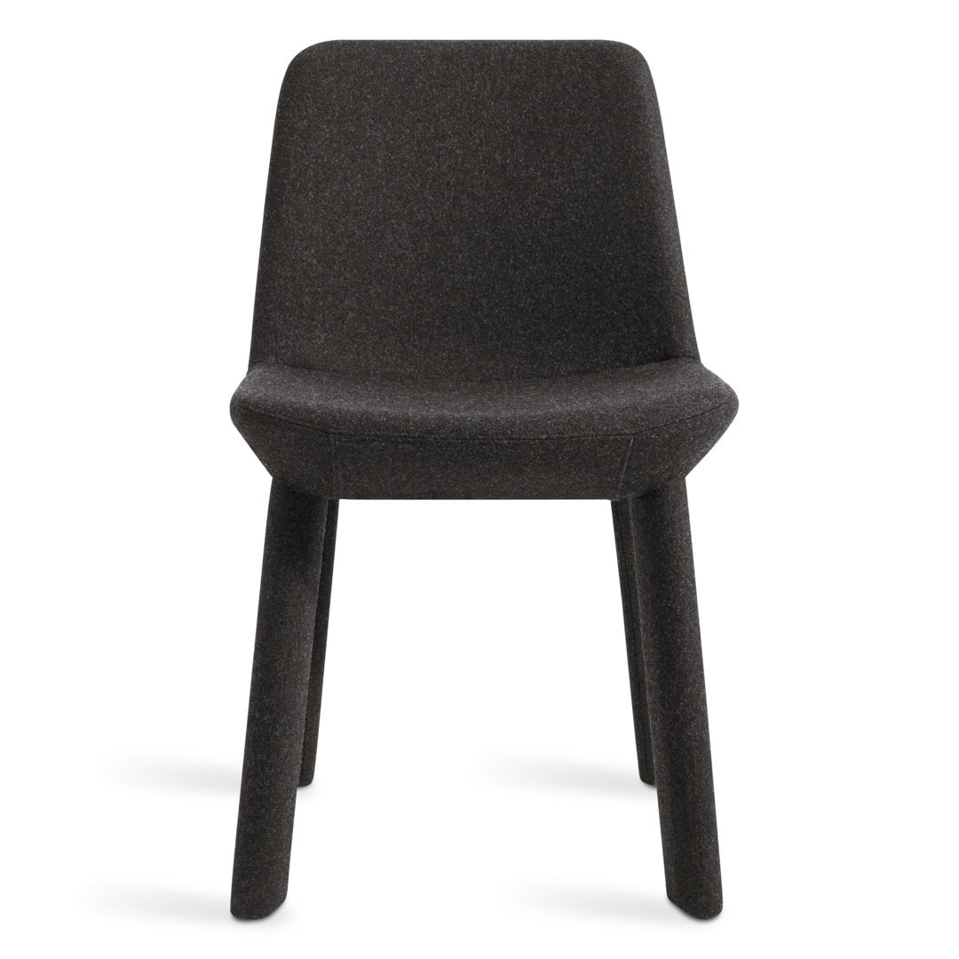Chaise d'appoint contemporaine entièrement rembourrée en mousse et contreplaqué avec pieds en métal pour salle à manger