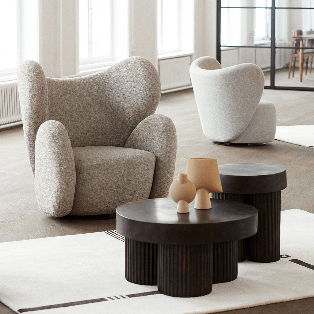 Fauteuil de salon pivotant entièrement rembourré Art Déco avec structure bloc volumineuse pour salon