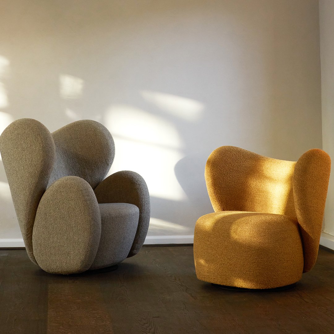 Fauteuil de salon pivotant entièrement rembourré Art Déco avec structure bloc volumineuse pour salon