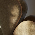 Fauteuil de salon pivotant entièrement rembourré Art Déco avec structure bloc volumineuse pour salon