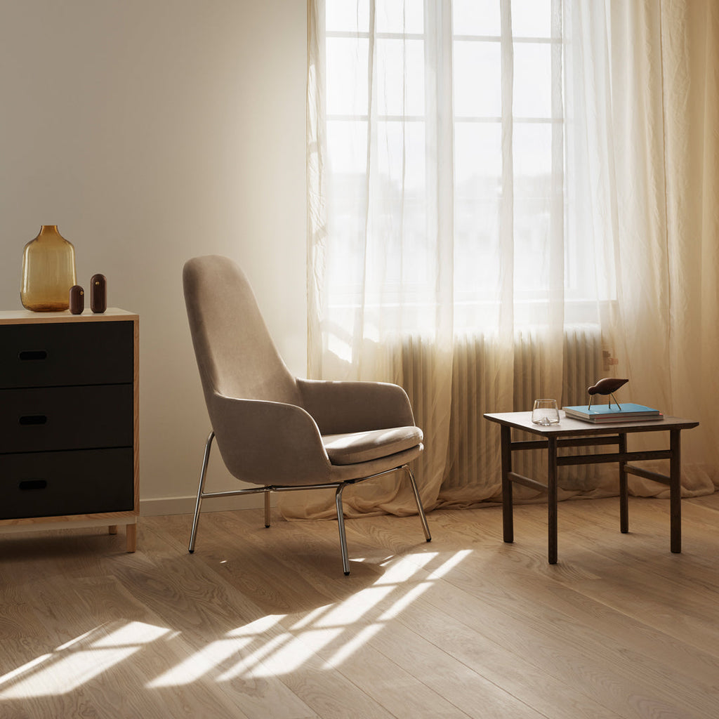 Table Basse Danoise Shaker en Chêne Massif avec Bords Biseautés et Pieds Ovales pour Salon