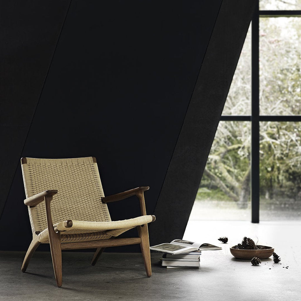 Fauteuil de salon scandinave en chêne massif et corde de papier avec accoudoirs larges et dossier inclinable pour salon
