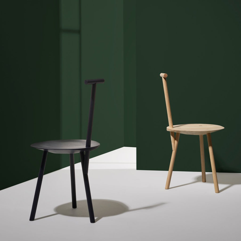 Chaise d'appoint artisanale en bois massif avec dossier en forme de pique d'inspiration rustique pour salle à manger
