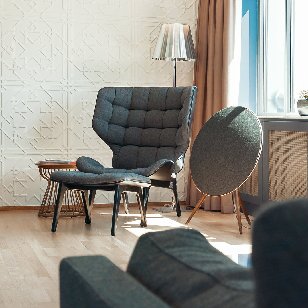 Fauteuil scandinave à haut dossier en chêne massif et placage stratifié pour salon
