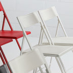 Chaise d'appoint pliante compacte en polypropylène et acier avec une largeur pliée ultra-fine de 2 cm pour la salle à manger