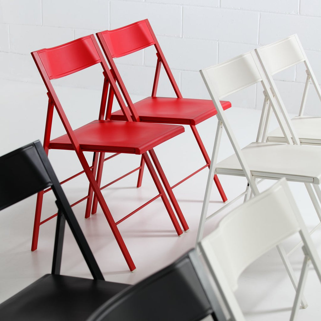 Chaise d'appoint pliante compacte en polypropylène et acier avec une largeur pliée ultra-fine de 2 cm pour la salle à manger