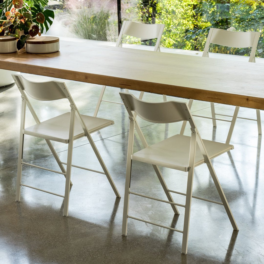 Chaise d'appoint pliante compacte en polypropylène et acier avec une largeur pliée ultra-fine de 2 cm pour la salle à manger