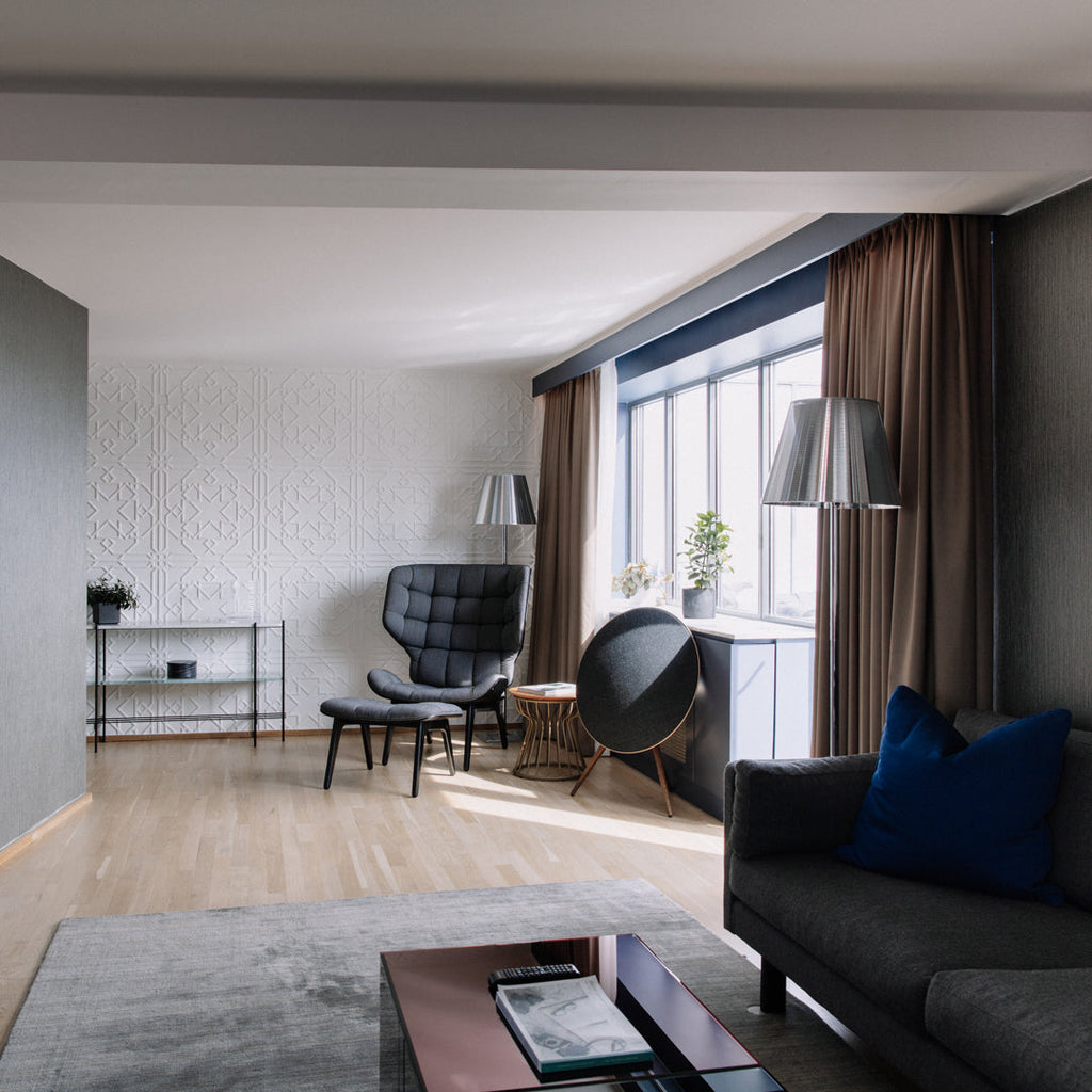 Fauteuil scandinave à haut dossier en chêne massif et placage stratifié pour salon