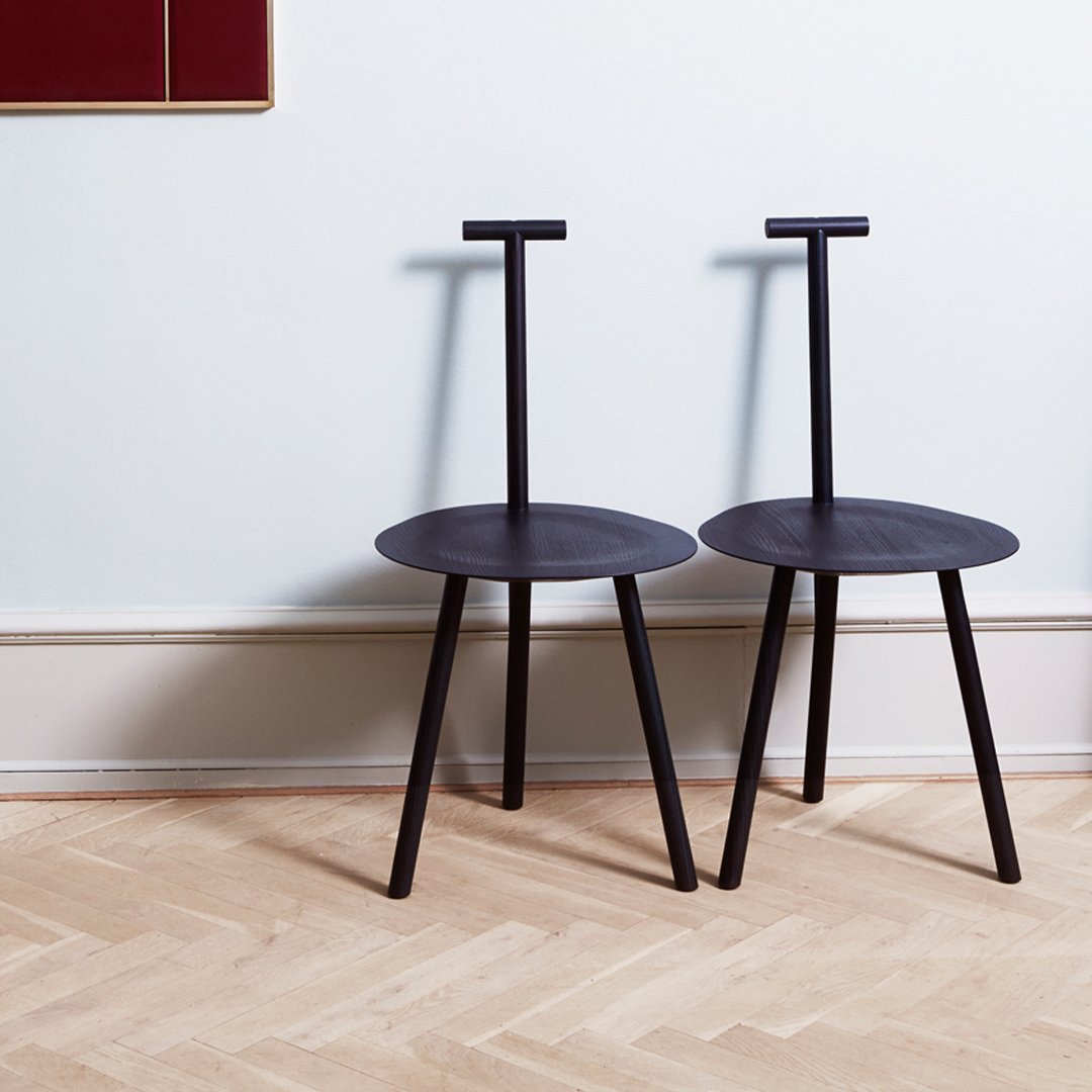 Chaise d'appoint artisanale en bois massif avec dossier en forme de pique d'inspiration rustique pour salle à manger