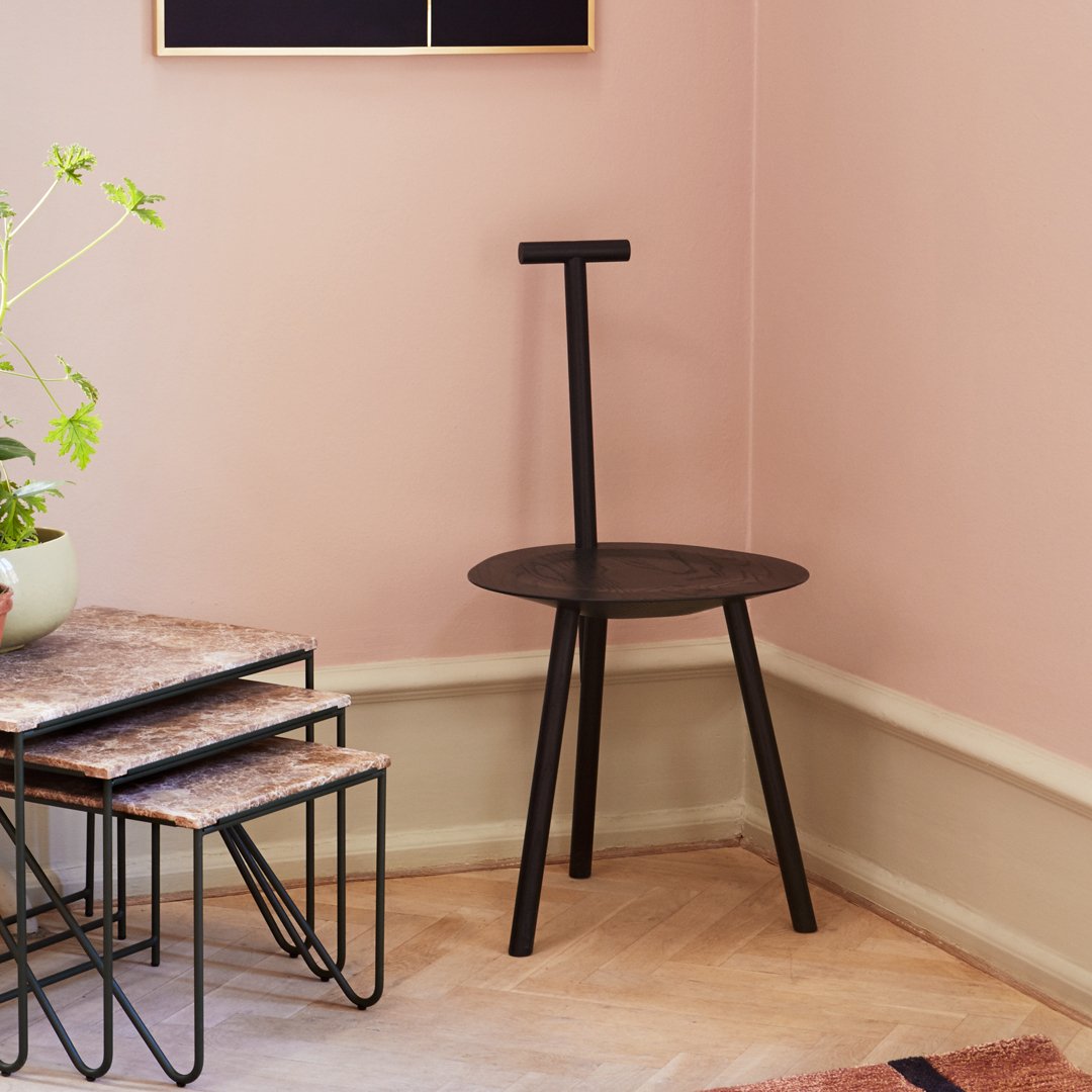 Chaise d'appoint artisanale en bois massif avec dossier en forme de pique d'inspiration rustique pour salle à manger