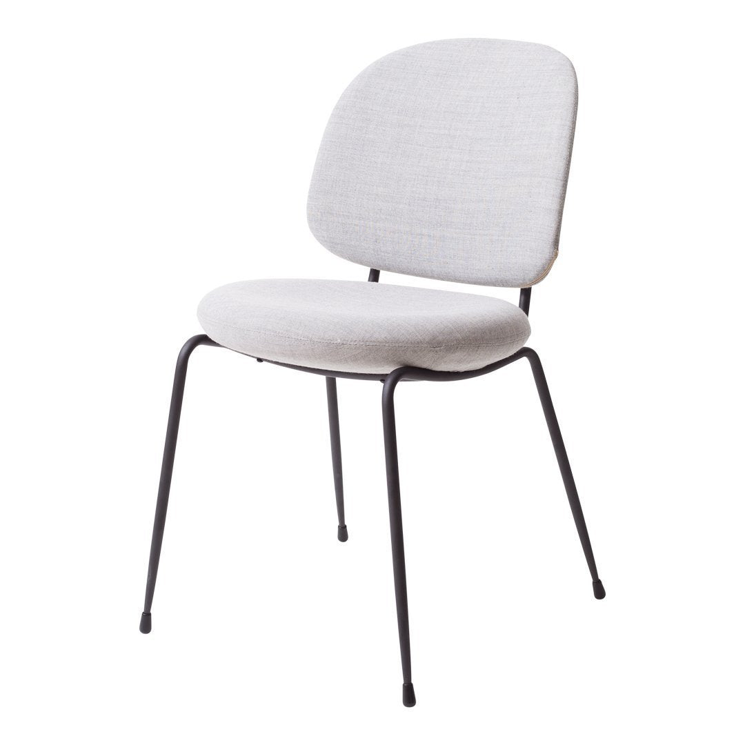 Chaise d'appoint moderne utilitaire empilable aux lignes épurées pour salle à manger ou espace commercial
