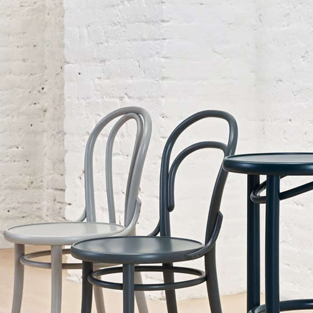 Chaise d'appoint de café classique en bois de hêtre courbé au design léger emblématique pour salle à manger