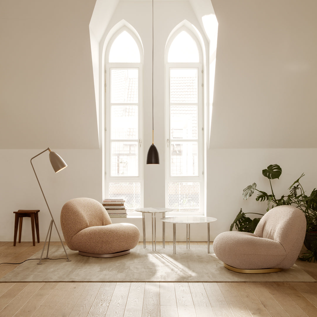 Fauteuil lounge moderne français entièrement tapissé avec forme de nuage flottant de faible hauteur pour salon