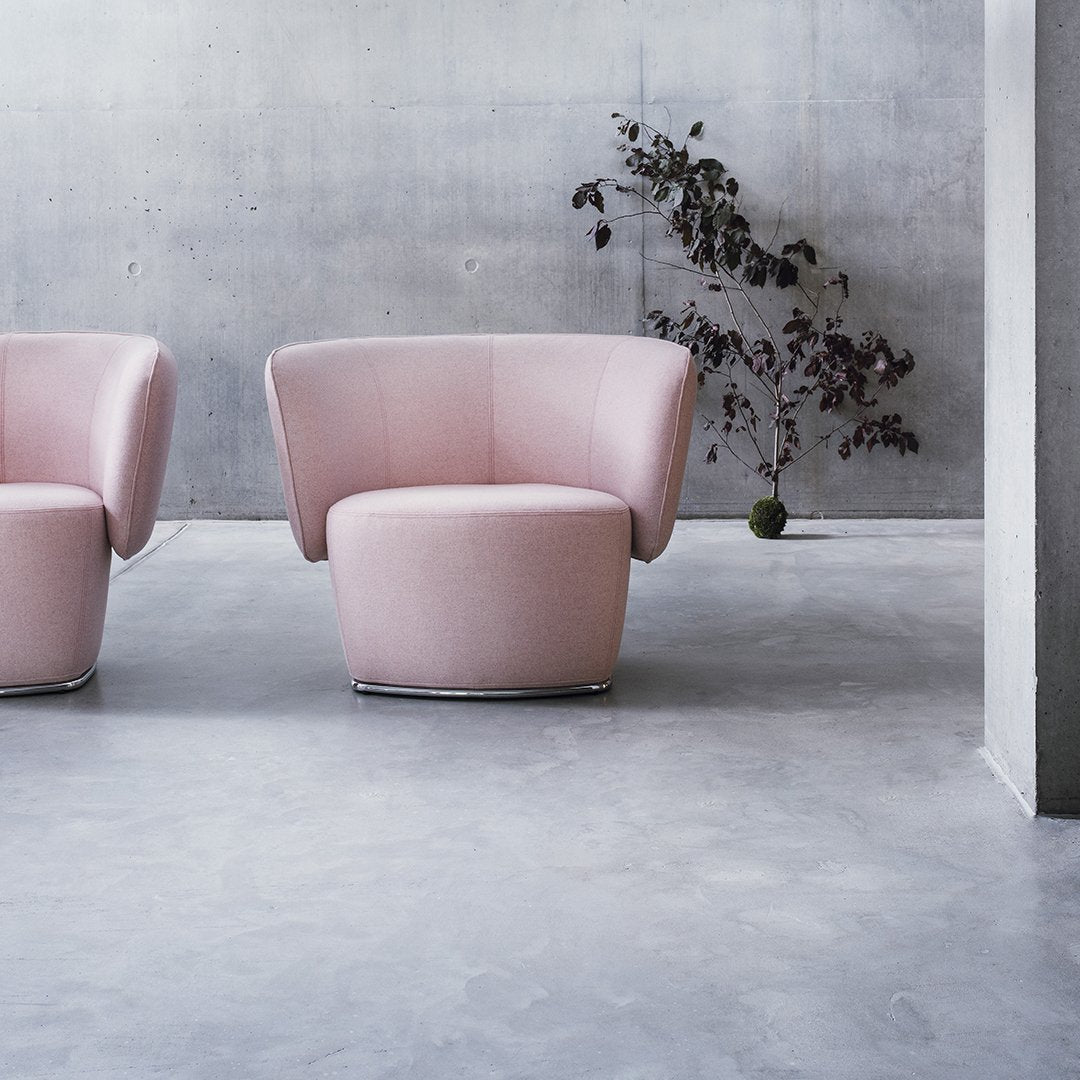 Fauteuil de salon moderne entièrement rembourré avec accoudoir intégré et assise ovale pour salon