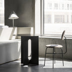 Chaise de salle à manger Bauhaus minimaliste entièrement tapissée avec structure en acier aux lignes épurées