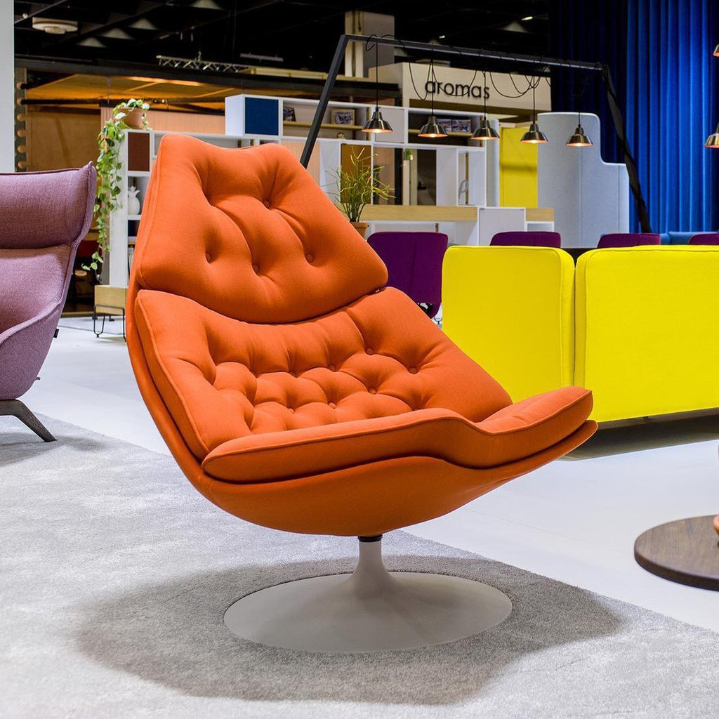 Fauteuil lounge pivotant à dossier haut rembourré de style Mid-Century avec piétement disque pour salon