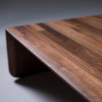 Table basse artisanale en bois massif avec finition huilée et cirée naturelle pour salon