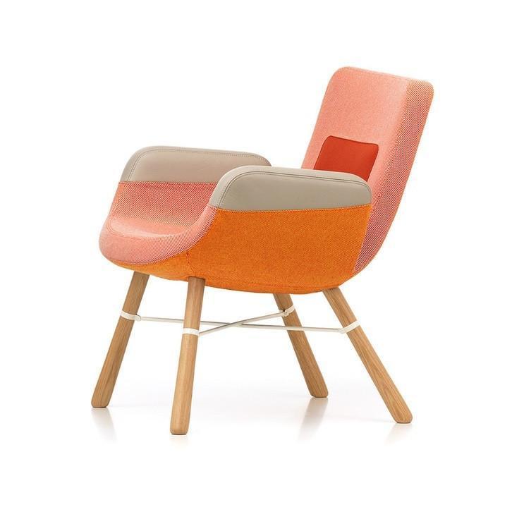 Fauteuil lounge contemporain en matériaux mixtes avec détails en bois, métal et cuir pour le salon